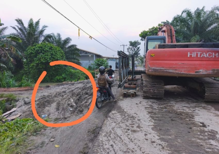 Proyek Ratusan Juta Disorot, Titi Darurat di Batu Bara Bikin Betor Terperosok dan Warga Menjerit