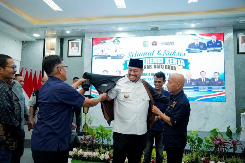 Bupati Batu Bara Buka Konferensi Kerja PWI 2026, Tekankan Profesionalisme dan Integritas Wartawan