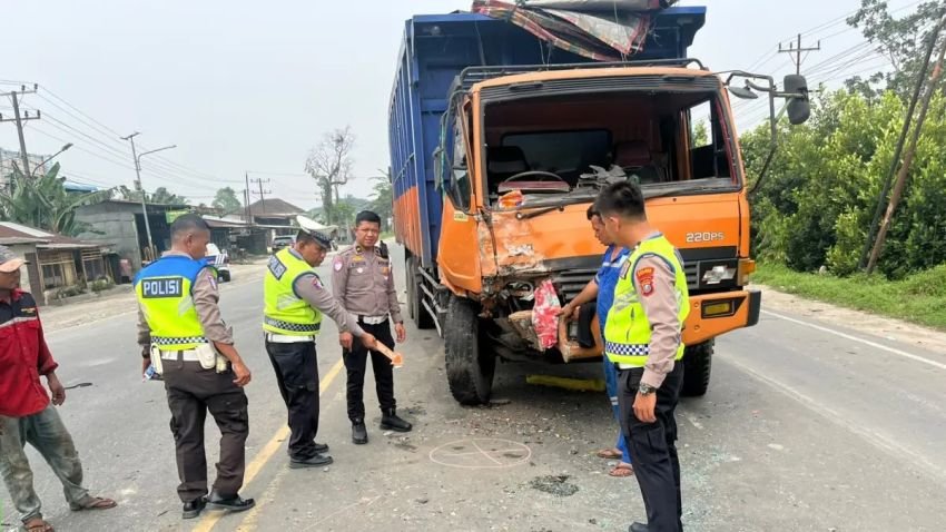 Kecelakaan Beruntun Angkot KUPM dan 2 Truk di Jalinsum Sergai: Sopir Meninggal, 9 Luka-luka