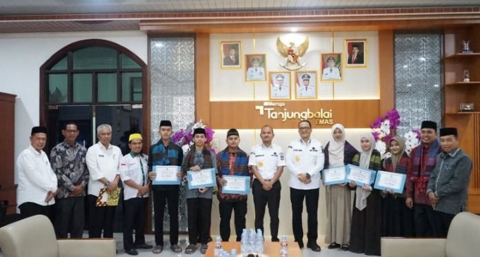 Enam Putra-Putri Tanjungbalai Berangkat Lanjutkan Studi ke Al-Azhar Kairo, Wali Kota Mahyaruddin Beri Pesan Ini