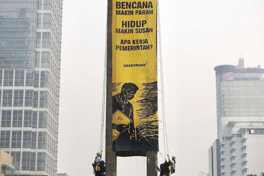 Aksi Pembentangan Spanduk di Bundaran HI Disorot Istana, Pemerintah Ajak Greenpeace Duduk Bareng