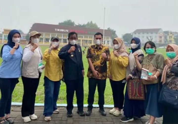 Kabut Asap Karhutla Sampai ke Binjai, Wali Kota Amir Hamzah Turun ke Jalan Bagikan Masker