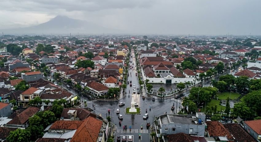 Prakiraan Cuaca Yogyakarta Senin 26 Oktober 2026: Seluruh Wilayah Berpotensi Hujan Ringan