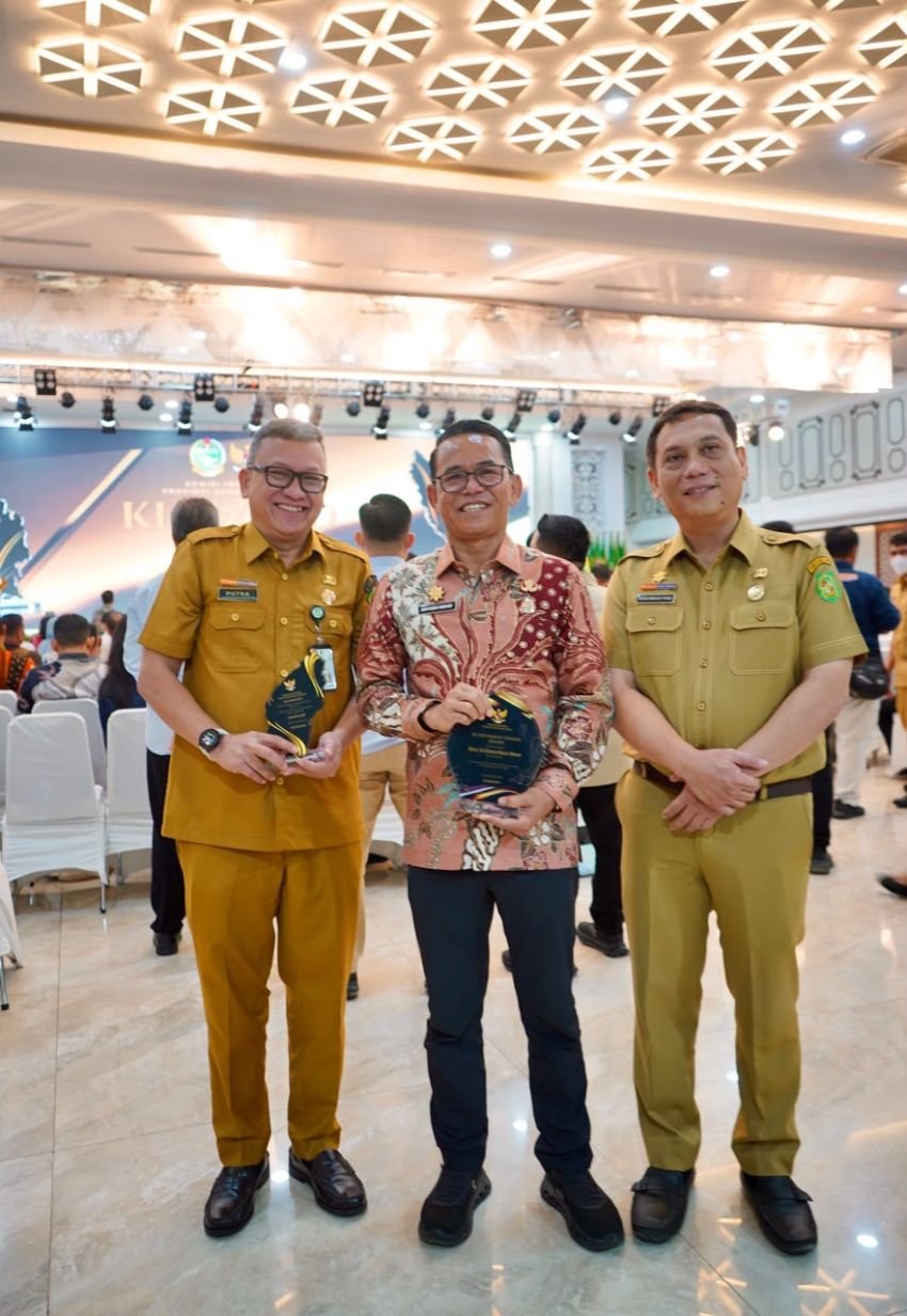 Antar Pemko Medan Raih Kategori Informatif Tertinggi, Kadis Kominfo Arrahmaan Pane Sabet KI Sumut Award