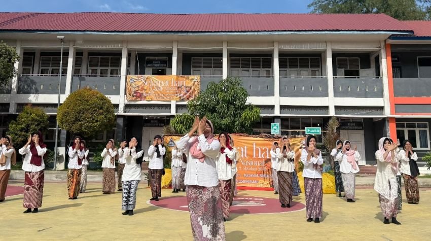 Semarak Hari Batik Nasional, SMA Negeri 7 Banda Aceh Gelar Market Day dan Pertunjukan Seni