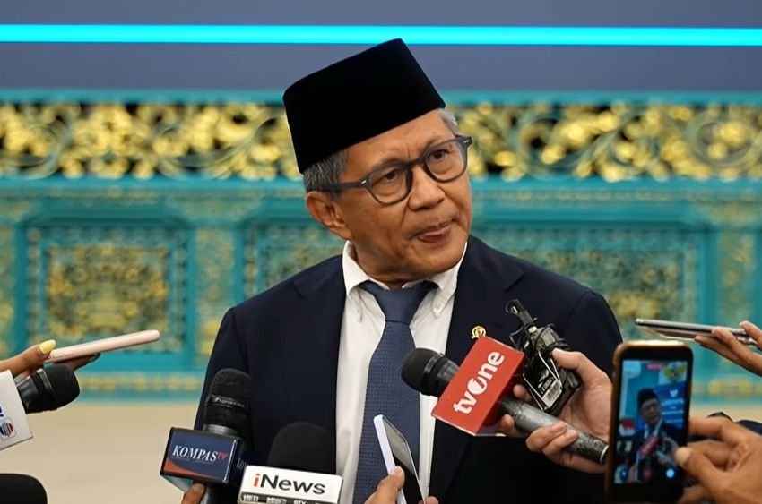 Rocky Gerung Dipangku Kekuasaan