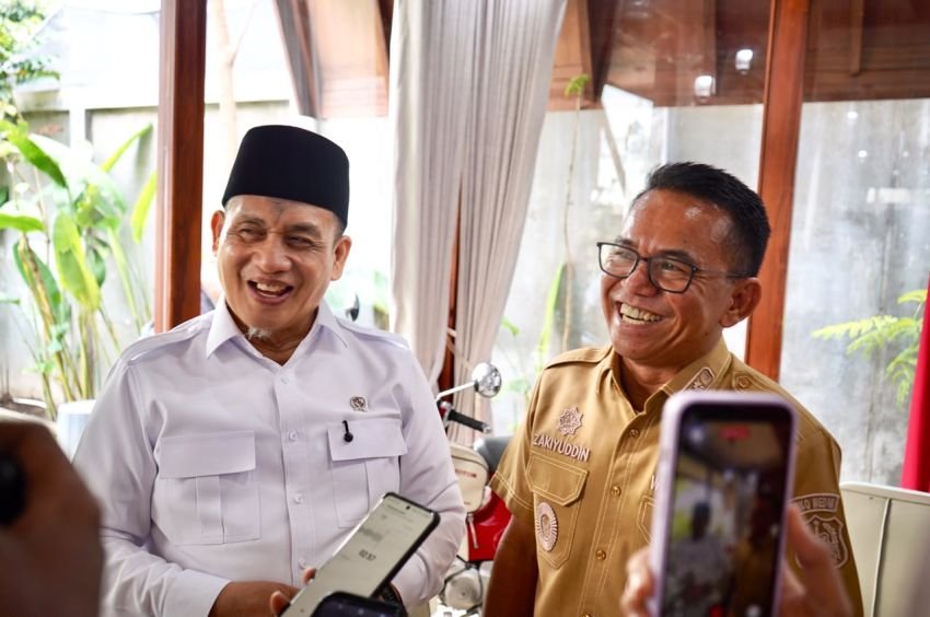 Rela Sambangi Rumdin Wawako Medan, Wamenag Romo Syafi'i Nostalgia Sahabat Lama: Nyata Anak Ustaz