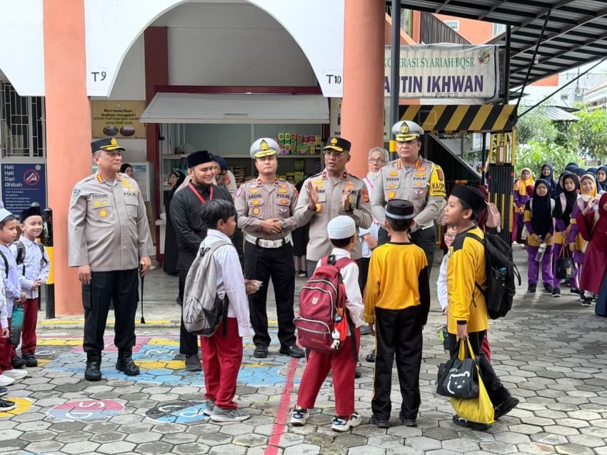 Wakapolda Aceh Ajak Siswa Al-Wildan Islamic School Tertib Berlalu Lintas Sejak Dini