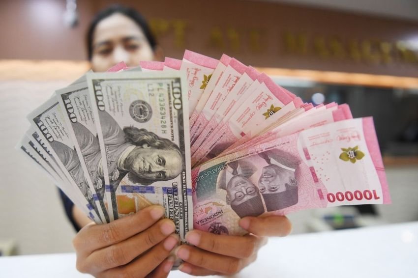 Rupiah Ditutup Naik 18 Poin Jadi Rp17.899 per Dolar AS di Tengah Dinamika Geopolitik Yaman