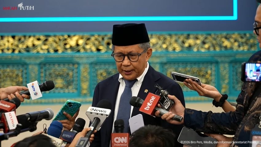 Rocky Gerung Dipangku Kekuasaan