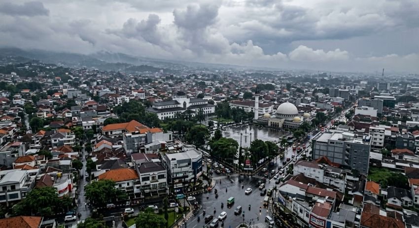 Cuaca Jabar Hari Ini 3 Oktober: Berawan Mendominasi, Bogor Hujan Petir