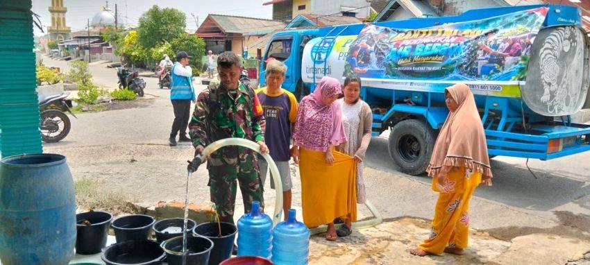 Atasi Krisis Air Bersih Pesisir Medan, TNI AD Turun Tangan Gelontorkan 14 Ribu Liter