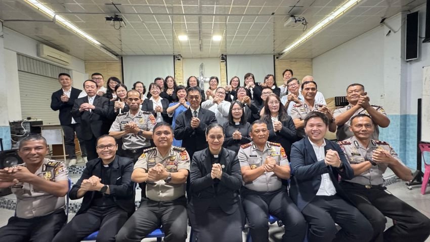 Sambangi Gereja Methodist Banda Aceh, Kapolda Serukan 'Saring Sebelum Sharing' demi Tangkal Hoaks