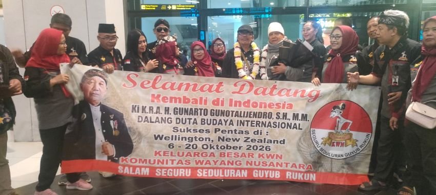 Sukses Pentaskan Wayang Kulit di Selandia Baru, Dalang Ki Gunarto Pulang Disambut Meriah Bak Pahlawan Budaya oleh KWN