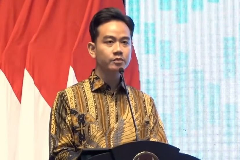 Bonatua Silalahi Laporkan KPU dan Gibran ke Bawaslu soal Syarat Pendidikan Cawapres