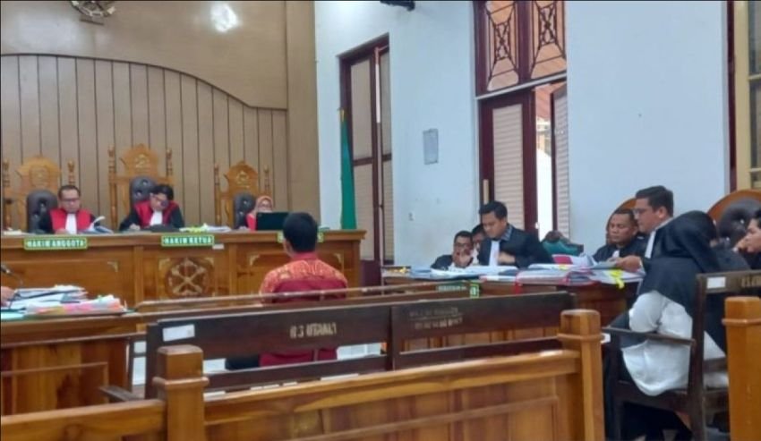 Sidang Korupsi Bansos Labusel Mencekam! Saksi Ungkap Rp 3,6 Miliar Diangkut Mobil Menantu Eks Bupati