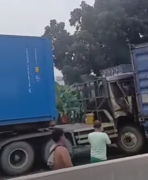 Kecelakaan Beruntun 4 Truk di Tol Belmera Medan, 1 Sopir Dilarikan ke RS, 3 Pengemudi Kabur