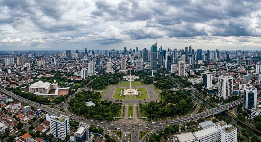 Cuaca Jakarta Hari Ini 3 Oktober: Mayoritas Berawan, Jaksel Hujan Ringan