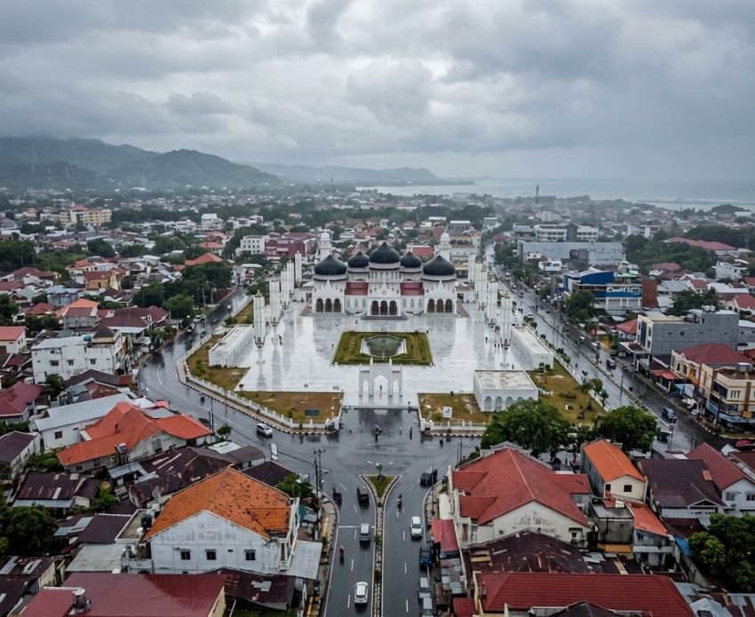 Cuaca Aceh Hari Ini 1 Oktober: Hujan Ringan Mendominasi, Langsa Capai 32&deg;C