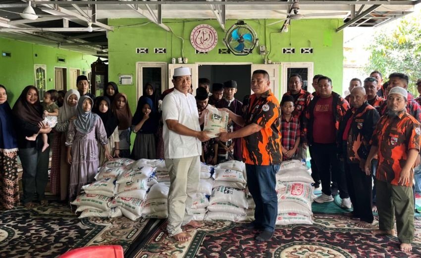 Sambut HUT ke-67, Bung Tomo dan Puluhan Kader Pemuda Pancasila Binjai Bagikan 500 Goni Beras kepada Warga Binjai Selatan dan Panti Asuhan