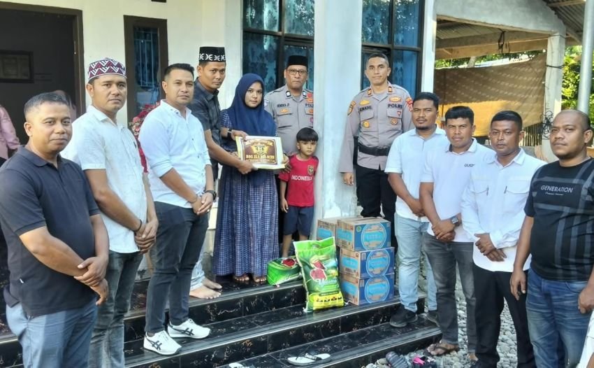 Kenang Kebaikan Aipda Jonni Rahmad, Rekan Seangkatan Serahkan Santunan untuk Keluarga Almarhum