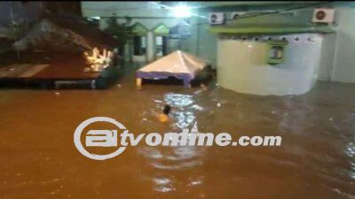 Bencana Banjir Melanda Kampung Aur, Ketinggian  Air Mencapai 3 Meter