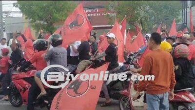 Pemotor Bendera PDIP Geber Motor Gangu Acara PSI di Pati