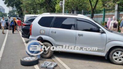 Parkir Sembarangan, Ban Mobil Pengunjung Monas Digembosi