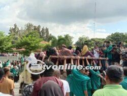 Histeris! Pengungsi Rohingya Menangis Diangkut Paksa Mahasiswa ke Truk