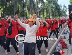 Caleg DPR RI Partai Hanura Dapil DKI Jakarta 1 DR.Chairul Umaiya.MM.Ak Ikut Senam Kreasi OTSI Bersama Warga