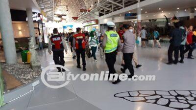 Personil Polres Bandara Ngurah Rai Pengamanan Terminal Keberangkatan Domestik