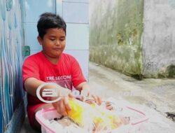 Kisah Inspiratif Rizky Bocah Penjual Keripik yang Menjadi Tulang Punggung Keluarga