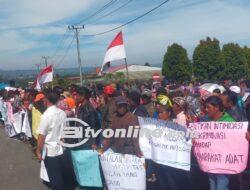 Tanah Ulayat Dirampas, Warga Desa Riaria Demo Kantor Bupati Humbahas