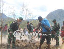 Bakar Batu Sambut Pemilu Damai di Sinak Papua