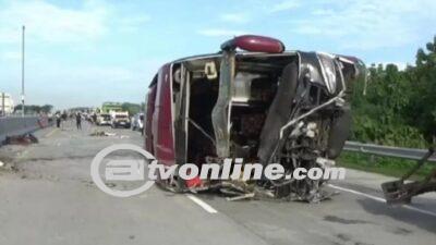 Bus Rombongan Kader Partai Hanura Terguling di Tol Solo-Ngawi