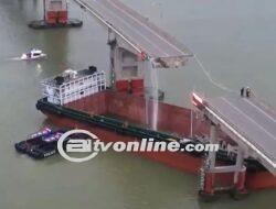 Tragedi Kapal KargoTabrak Jembatan di China Hingga Ambruk, 2 Korban Tewas