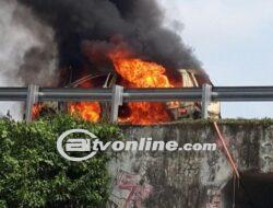 Mobil MPV Ludes Terbakar di Tol Semarang-Solo, Empat Penumpang Selamat Tanpa Luka