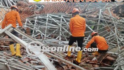 Tragedi Ambruknya Atap SMA Negeri 1 Ciampea , Delapan Siswa Terluka