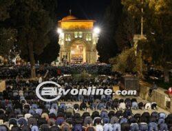 Sadisnya! Polisi Israel Pukuli Warga Palestina yang Hendak Tarawih di Al-Aqsa