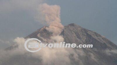 Pagi Ini! Gunung Semeru Erupsi Dua Kali , Ketinggian 300-600 Meter dari Puncak