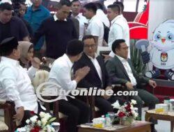 Momen Gibran dan Anies Ngobrol Santai di Acara Penetapan Presiden-Wakil Presiden Terpilih