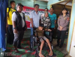 Kapolres Batu Bara Distribusikan Kursi Roda di Desa Bandar Rahmat, Warga Beri Apresiasi Tinggi.