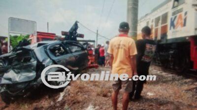 Tragedi di Perlintasan Tanpa Palang Pintu! Mobil Vs Kereta Api di Wonosari, Klaten