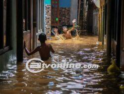 Banjir Kembali Landa Jakarta, Lebih dari 38 RT Terendam!