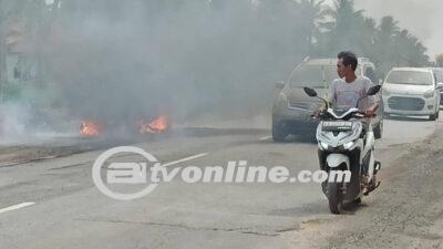 Detik-detik Mobil Pikap di Mempawah Terbakar di Tengah Jalan