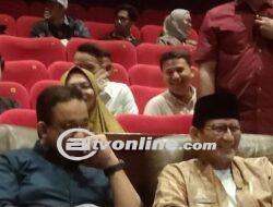 Anies Baswedan Bersalaman dengan Jusuf Kalla di Gala Premiere, Tertawa Bersama Sandiaga Uno