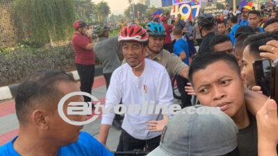 Jokowi Gowes di CFD Jakarta, Sapa Warga dengan Hangat