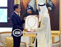 Jokowi Terima Tanda Jasa Kehormatan Order of Zayed dari MBZ