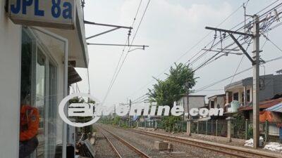 Tawuran Pelajar Berujung Tragis: Seorang Remaja Tewas Tertabrak KRL di Perlintasan Green Garden