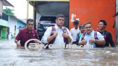 Wali Kota Medan Bobby Nasution Tinjau Langsung Banjir di Medan Sunggal